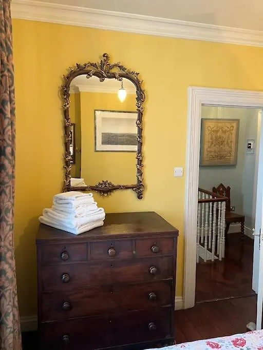 Seaside Garden Flat In Kemp Town Brighton 0*,  Reino Unido