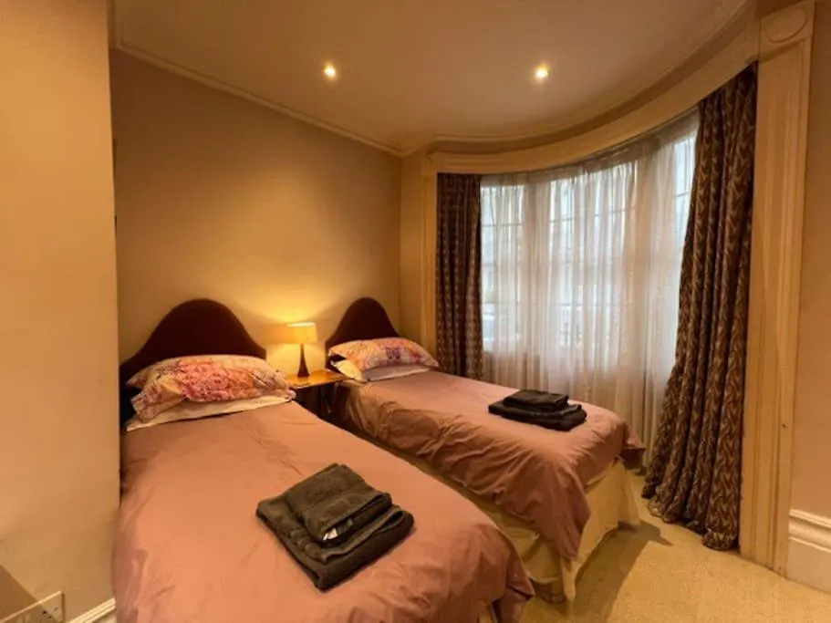 Seaside Garden Flat In Kemp Town Brighton 0*,  Reino Unido