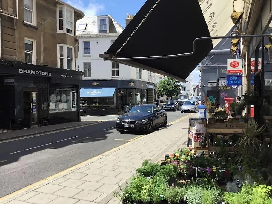 Seaside Garden Flat In Kemp Town Hove