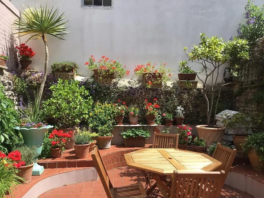 Seaside Garden Flat In Kemp Town Hove 0*,