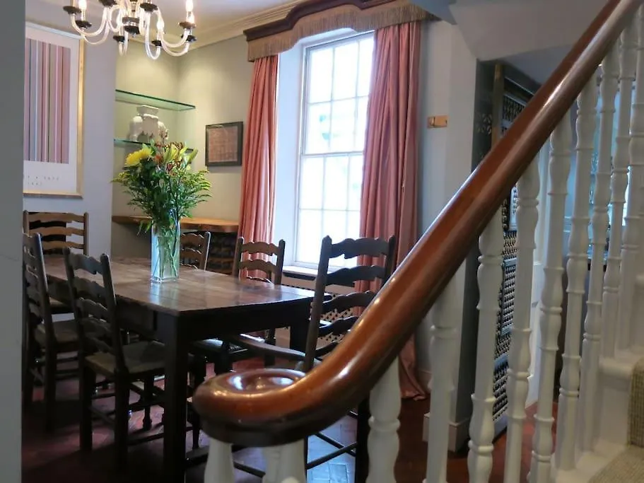 Seaside Garden Flat In Kemp Town Hove 0*,