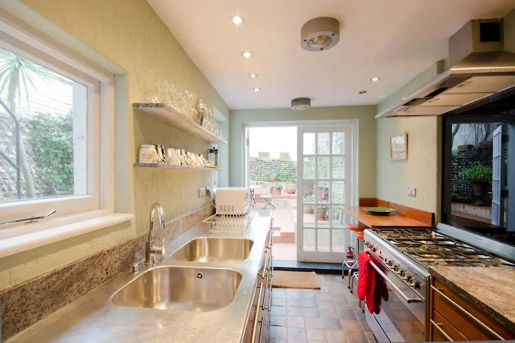 Seaside Garden Flat In Kemp Town Hove
