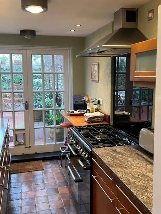 Seaside Garden Flat In Kemp Town Hove